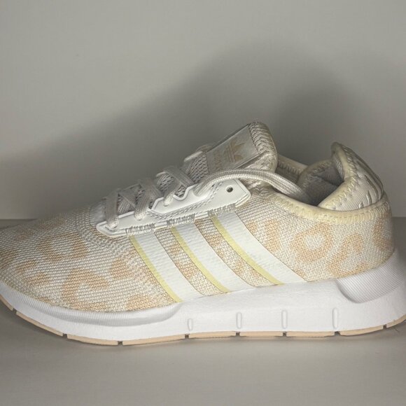 Adidas Swift Run Women's Sneaker Size 5.5 - Picture 9 of 11